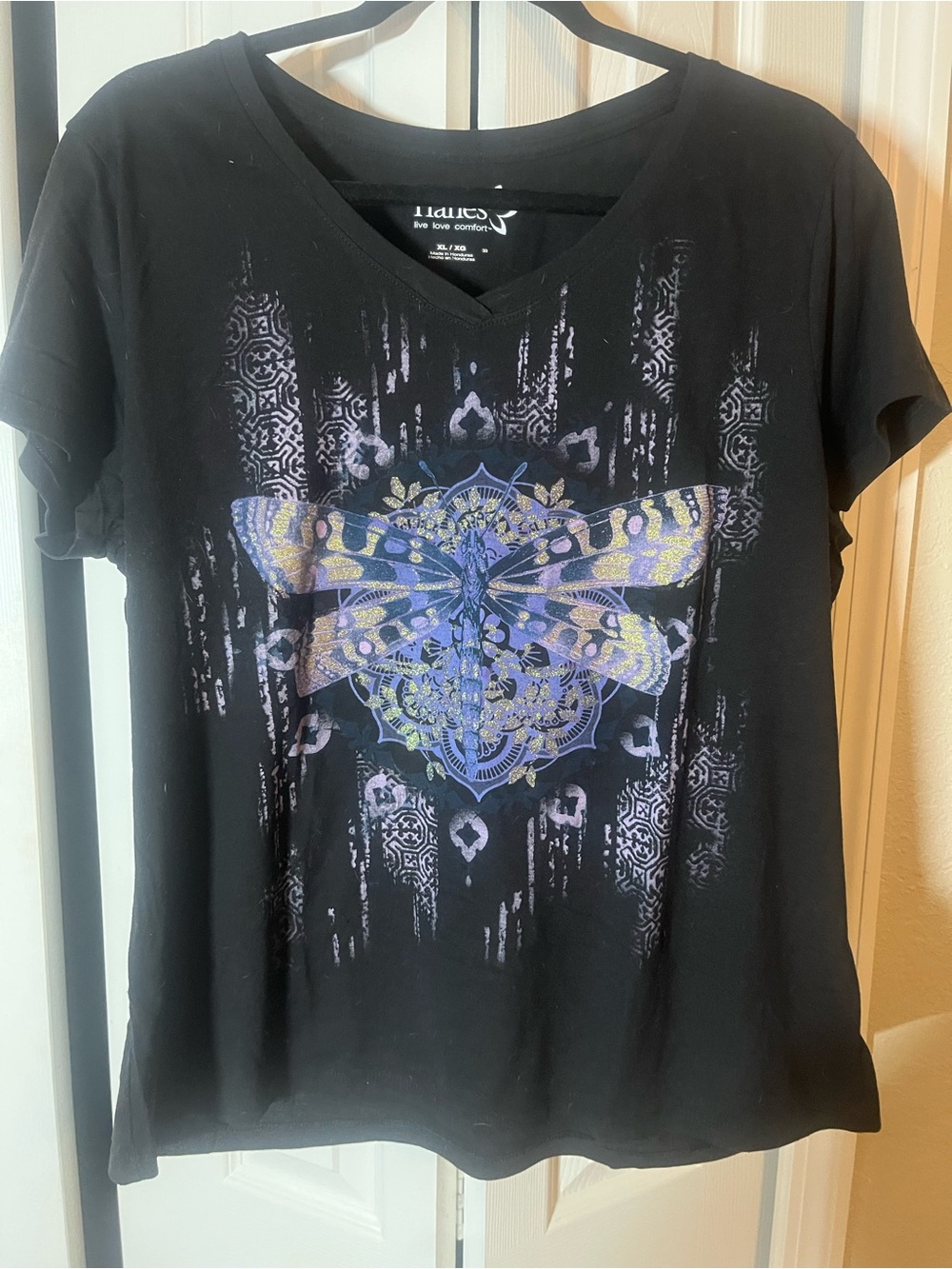 Hanes women’s black short sleeve shirt with dragonfly mandala design size XL